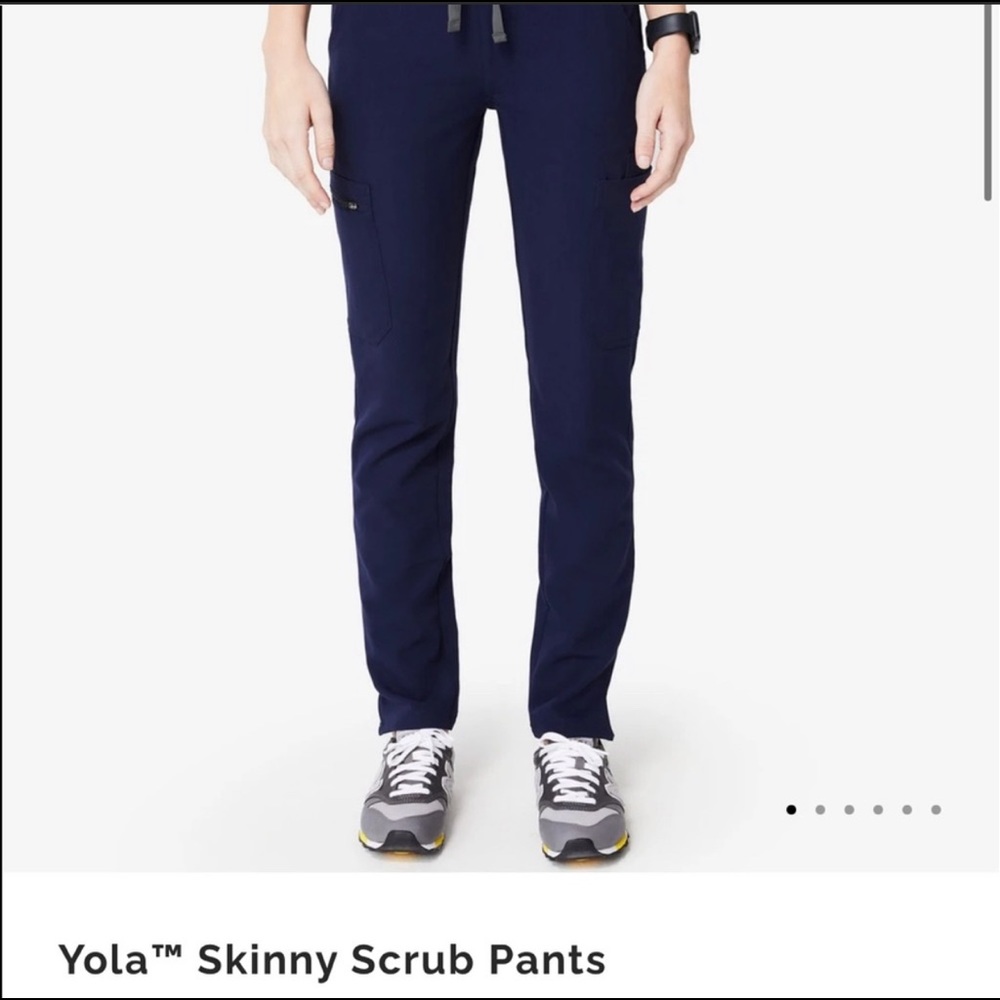 COPY - FIGS scrub bottoms in navy blue M